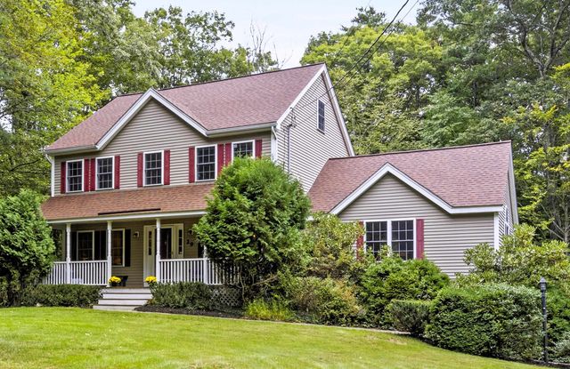 29 Abenaki Circle, Chester, NH 03036