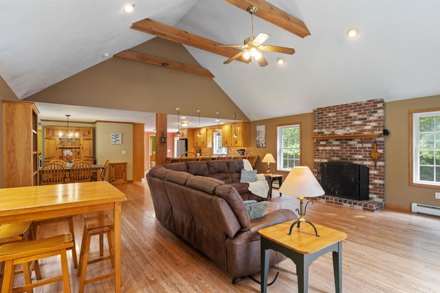 29 Abenaki Circle, Chester, NH 03036