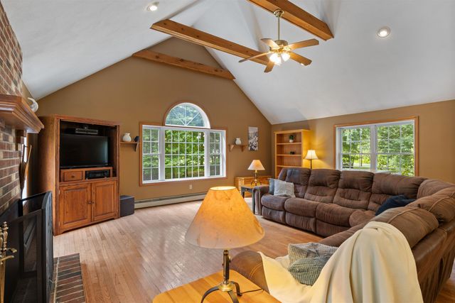 29 Abenaki Circle, Chester, NH 03036