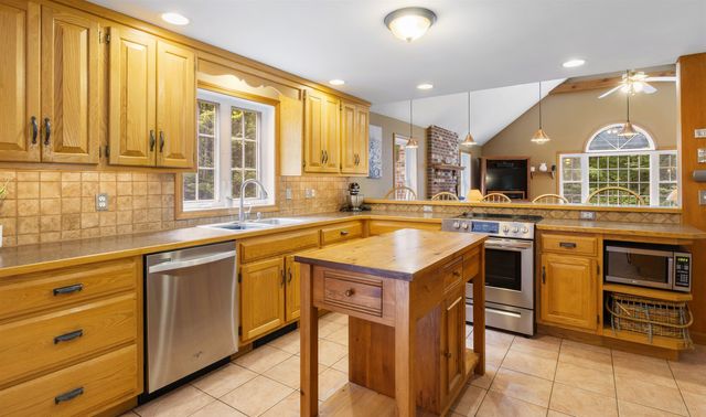 29 Abenaki Circle, Chester, NH 03036