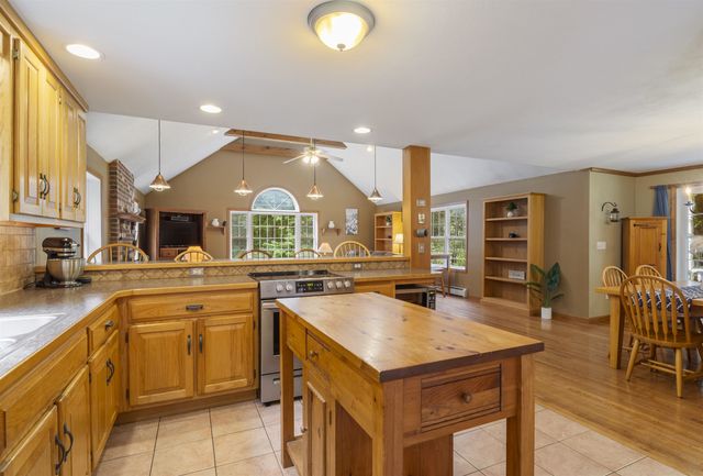 29 Abenaki Circle, Chester, NH 03036