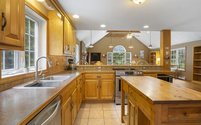 29 Abenaki Circle, Chester, NH 03036