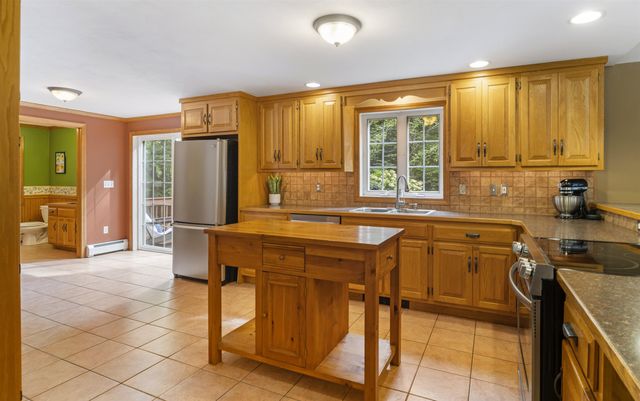 29 Abenaki Circle, Chester, NH 03036