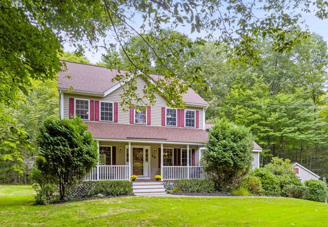 29 Abenaki Circle, Chester, NH 03036