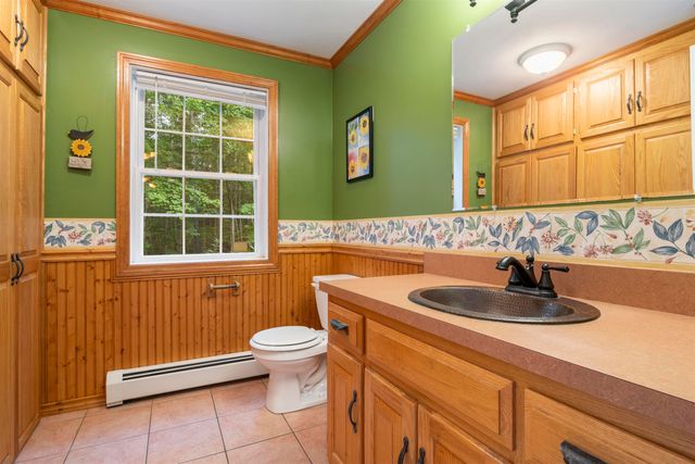 29 Abenaki Circle, Chester, NH 03036