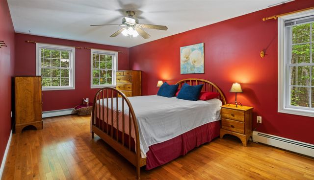29 Abenaki Circle, Chester, NH 03036