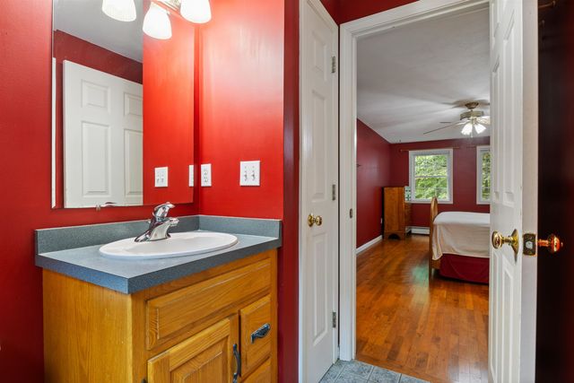 29 Abenaki Circle, Chester, NH 03036
