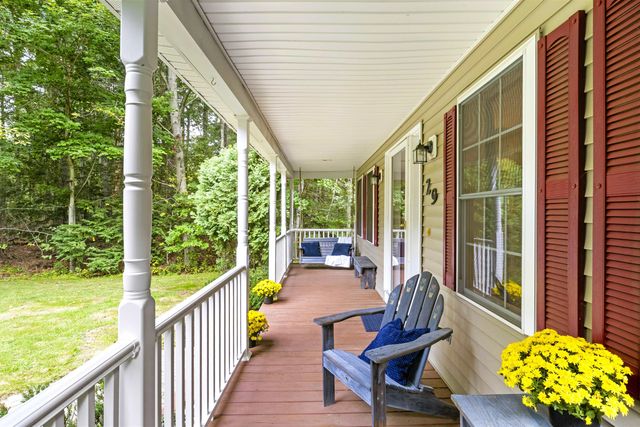 29 Abenaki Circle, Chester, NH 03036