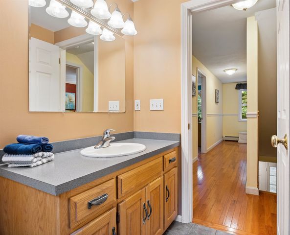 29 Abenaki Circle, Chester, NH 03036