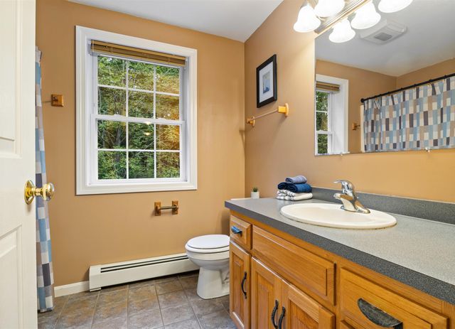 29 Abenaki Circle, Chester, NH 03036