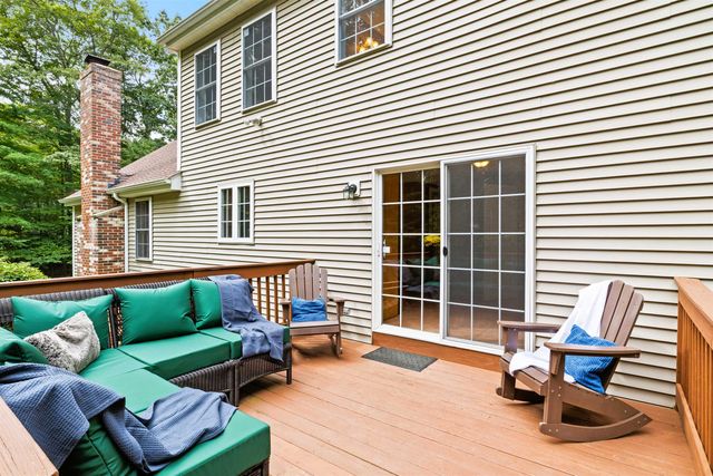 29 Abenaki Circle, Chester, NH 03036