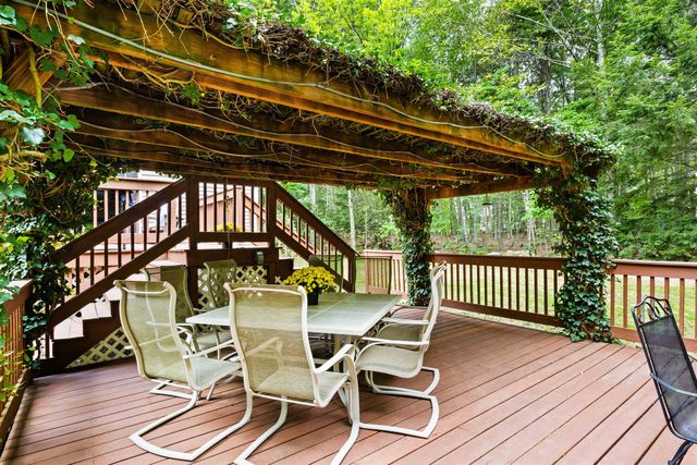 29 Abenaki Circle, Chester, NH 03036