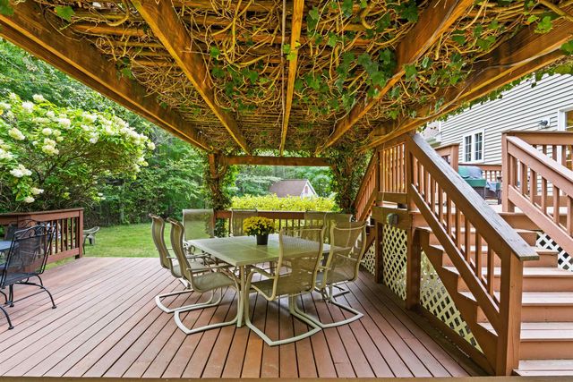 29 Abenaki Circle, Chester, NH 03036