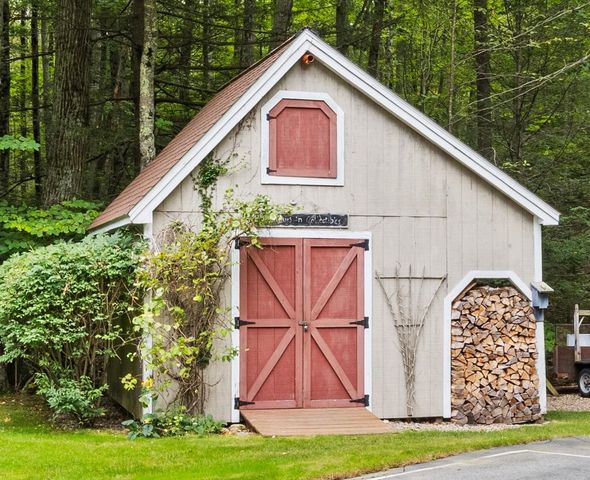 29 Abenaki Circle, Chester, NH 03036