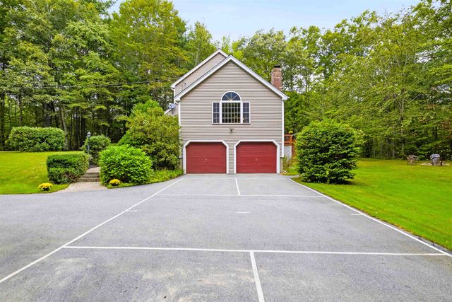 29 Abenaki Circle, Chester, NH 03036