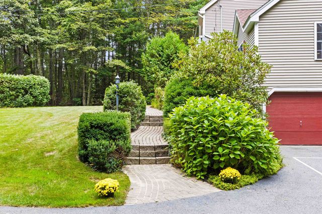 29 Abenaki Circle, Chester, NH 03036