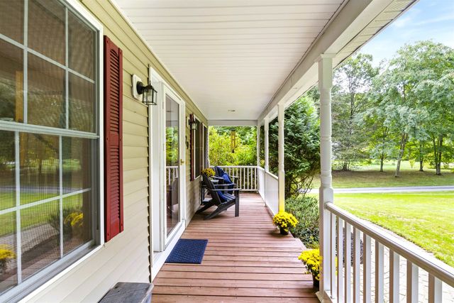 29 Abenaki Circle, Chester, NH 03036