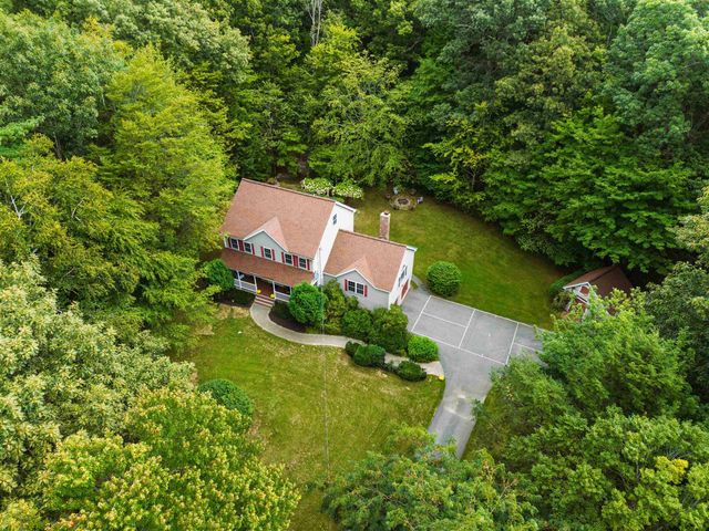 29 Abenaki Circle, Chester, NH 03036