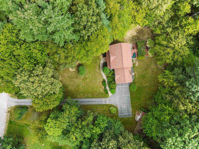 29 Abenaki Circle, Chester, NH 03036