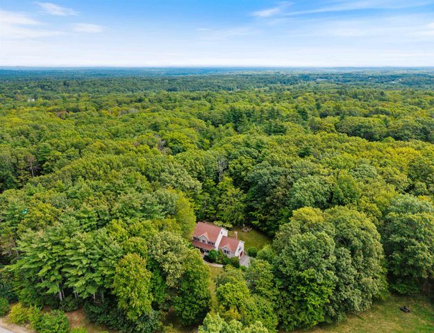 29 Abenaki Circle, Chester, NH 03036