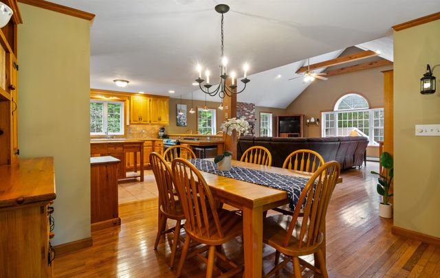 29 Abenaki Circle, Chester, NH 03036