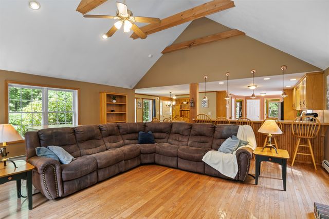 29 Abenaki Circle, Chester, NH 03036