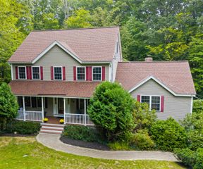 29 Abenaki Circle, Chester, NH 03036
