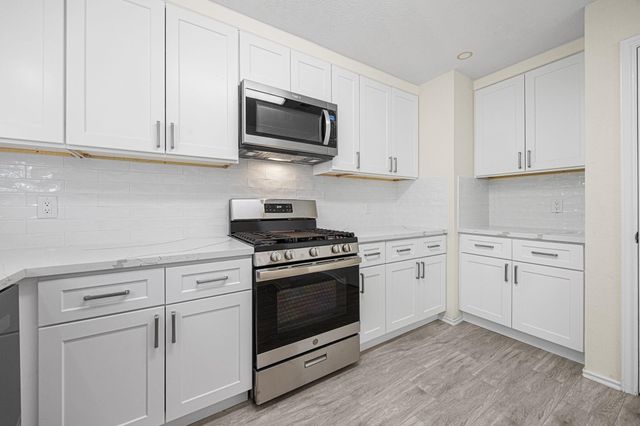 10824 W Mulberry Drive, La Porte, TX 77571