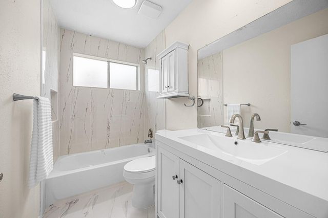 10824 W Mulberry Drive, La Porte, TX 77571