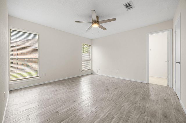 10824 W Mulberry Drive, La Porte, TX 77571