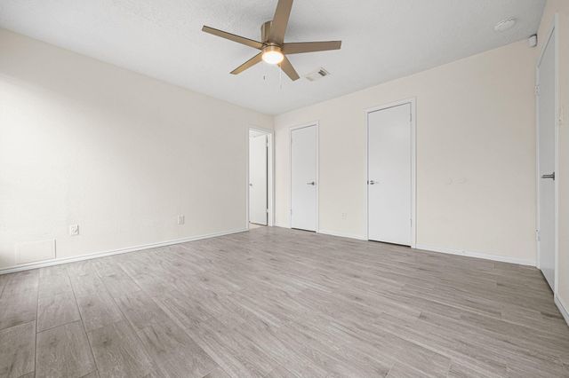 10824 W Mulberry Drive, La Porte, TX 77571