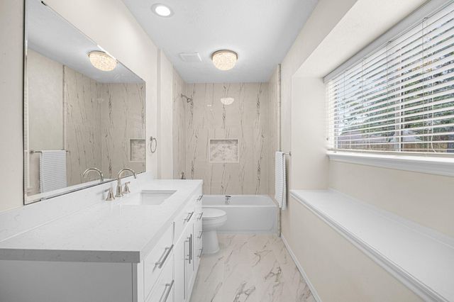 10824 W Mulberry Drive, La Porte, TX 77571