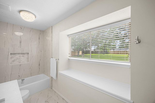 10824 W Mulberry Drive, La Porte, TX 77571