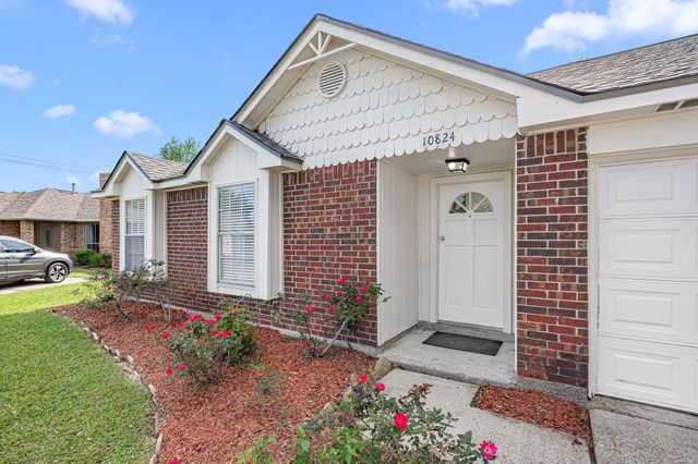 10824 W Mulberry Drive, La Porte, TX 77571