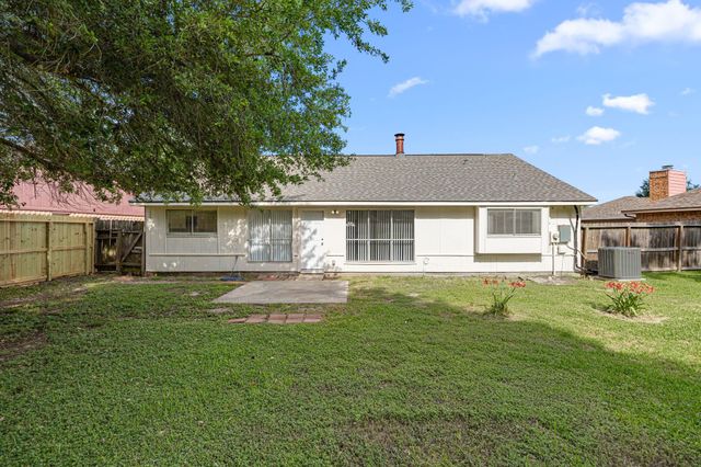 10824 W Mulberry Drive, La Porte, TX 77571