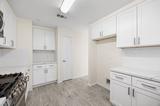 10824 W Mulberry Drive, La Porte, TX 77571