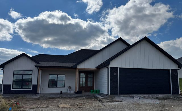 1765 N CORBET DR, Columbia, MO 65202