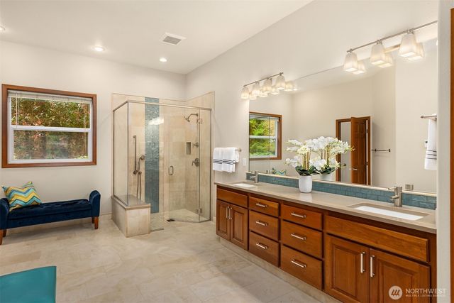 8387 NE Sumanee Place, Bainbridge Island, WA 98110