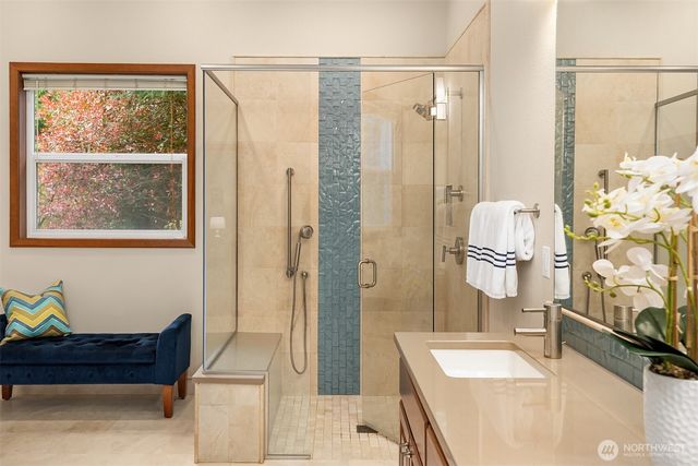 8387 NE Sumanee Place, Bainbridge Island, WA 98110