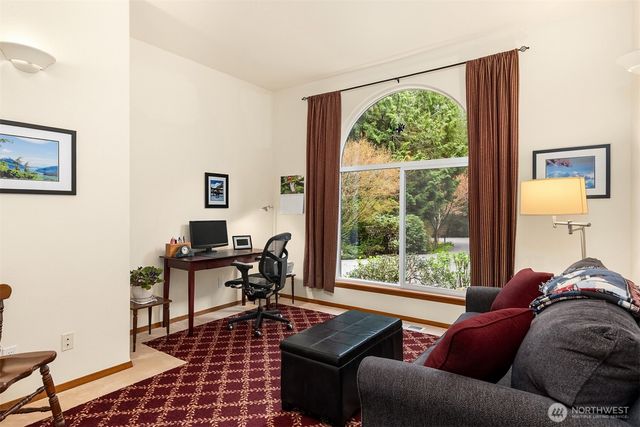 8387 NE Sumanee Place, Bainbridge Island, WA 98110