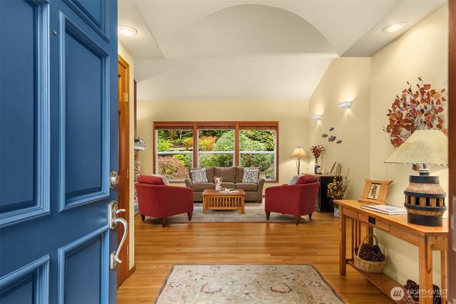 8387 NE Sumanee Place, Bainbridge Island, WA 98110