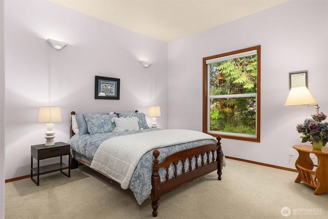 8387 NE Sumanee Place, Bainbridge Island, WA 98110