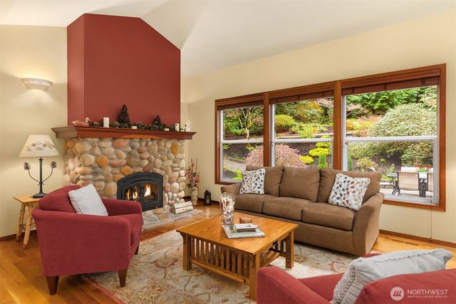 8387 NE Sumanee Place, Bainbridge Island, WA 98110
