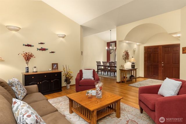 8387 NE Sumanee Place, Bainbridge Island, WA 98110