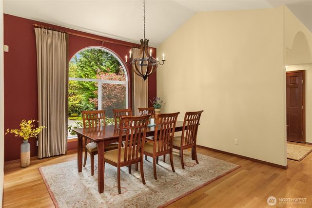 8387 NE Sumanee Place, Bainbridge Island, WA 98110