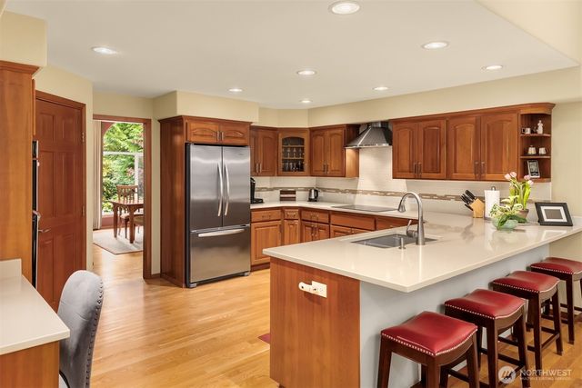 8387 NE Sumanee Place, Bainbridge Island, WA 98110
