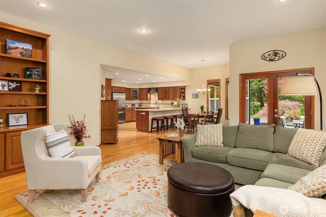 8387 NE Sumanee Place, Bainbridge Island, WA 98110