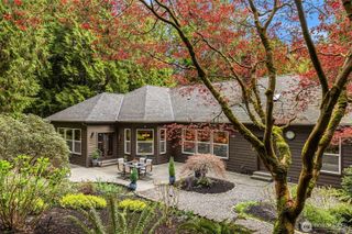 8387 NE Sumanee Place, Bainbridge Island, WA 98110