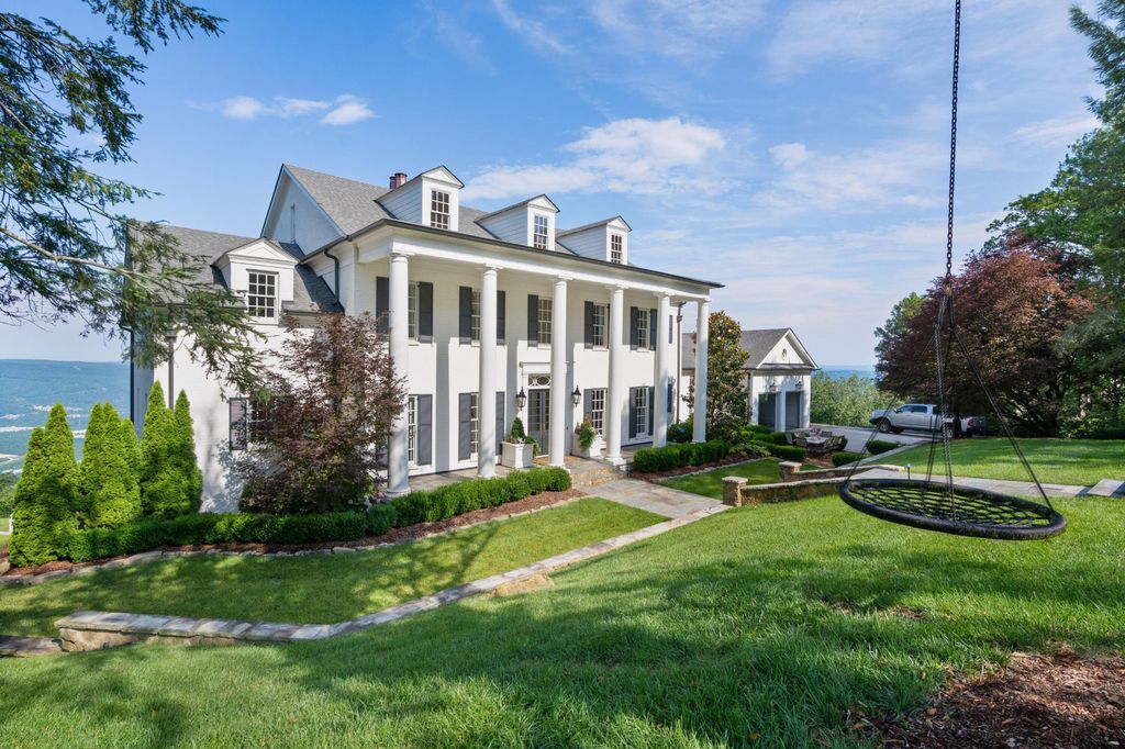 802 W Brow Road, Lookout Mountain, TN 37350