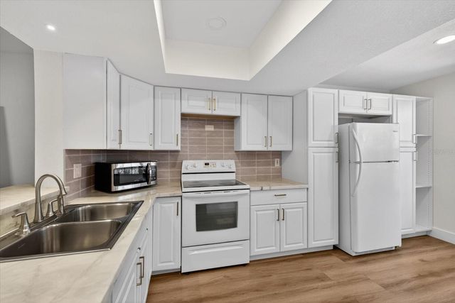 3326 LAUREL VIEW DRIVE, Brandon, FL 33511